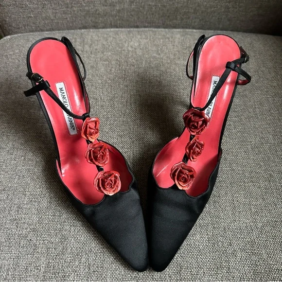 Vintage satin Manolo Blahnik rosebud heels - Picture 4 of 6